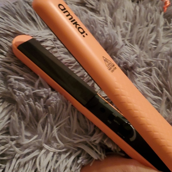 Amika: flat iron - Picture 2 of 4